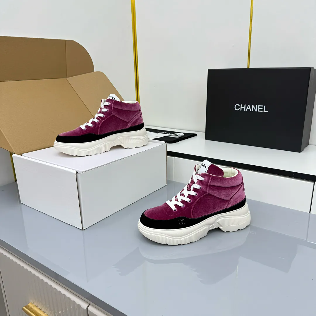 👟👟Ex-factory price 700👟👟 Chanel bread shoes ~ original calfskin panda shoes Chanel 25C latest hot style panda black and white sports shoes casual sneakers Xiaoxiang hot item classic black and white panda color coco girls must pay Fabric: original custom mixed sheepskin lining: original imported breathable mesh lining outsole: Original molded rubber + TPU combination Size: Women's 35-41